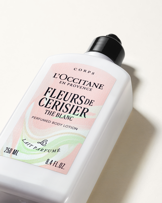 Lo&ccedil;&atilde;o Corporal Perfumada Fleurs de Cerisier Th&eacute; Blanc (Flor de Cerejeira)